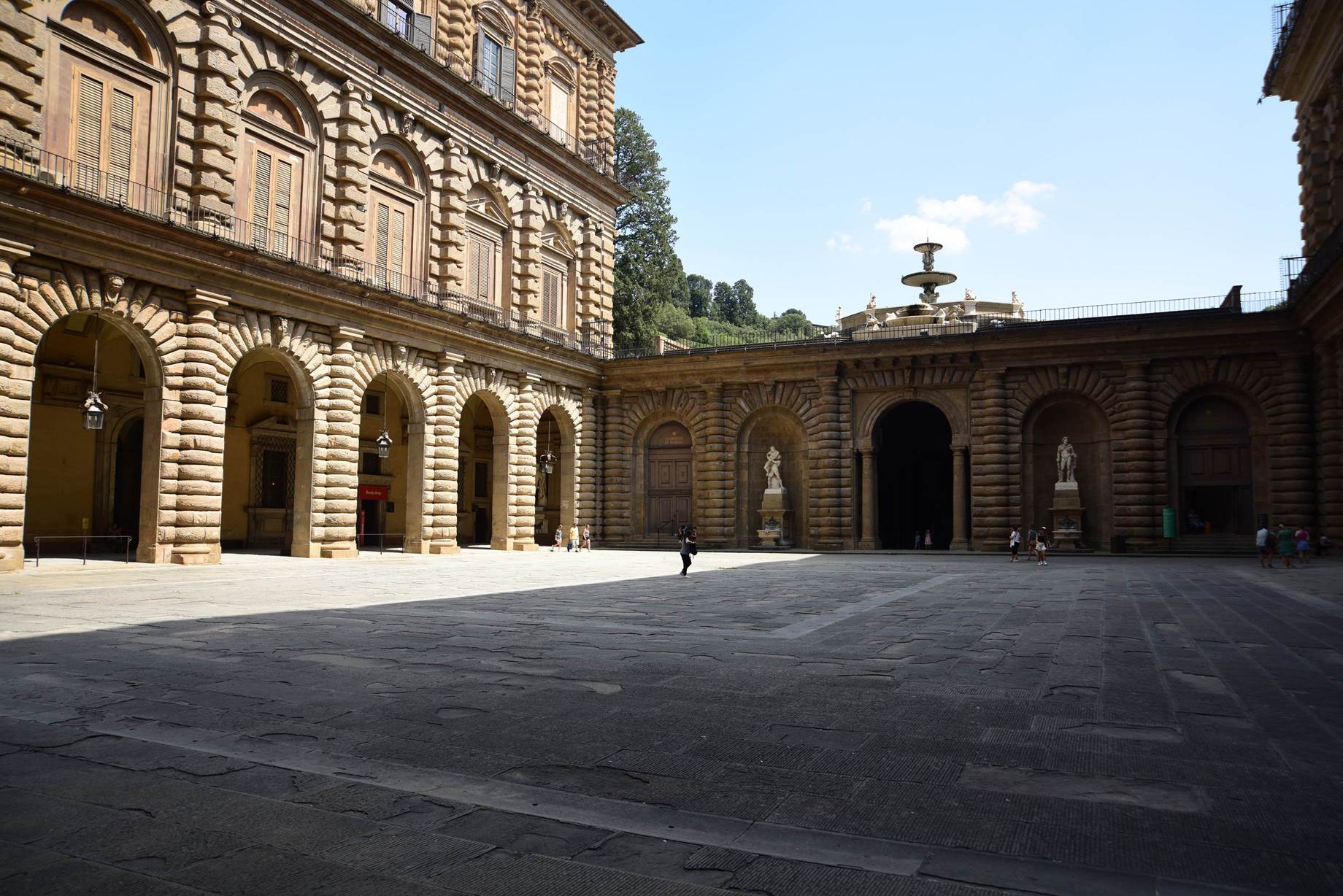 pitti corte interna
